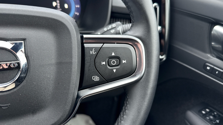 Volvo XC40 2.0 B3P Plus Dark 5dr Auto Petrol Estate